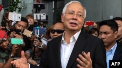 Malaysia Najib Razak berbicara kepada media di Putrajaya (foto: dok). 