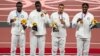 Золотые призеры в эстафете 4х400 м среди мужчин (слева направо) Рай Бенджамин, Брайс Дэдмон, Майкл Норман и Майкл Черри 