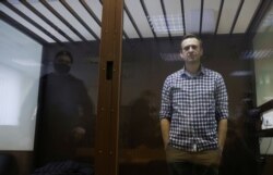 El opositor ruso Alexei Navalny al momento de una audiencia en Moscú cuando presentó apelación a su condena por su acitivismo cívico en 2021.