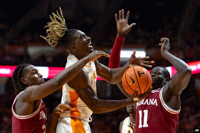 FILE - Tennessee guard Jahmai Mashack (15) looks to shoot between Indiana guard Anthony Leal, left, and center Oumar Ballo (11) during the second half of an NCAA college basketball game Sunday, Oct. 27, 2024, in Knoxville, Tenn. (AP Photo/Wade Payne)