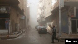 La ciudad siria de Raqqa fue bombardeada al menos 30 veces por aviones de la coalición que lidera EE.UU.