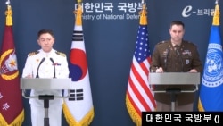 장도영 합동참모본부 공보실장(사진 왼쪽)과 라이언 도날드 주한미군사 공보실장이 10일 국방부에서 2026 '을지 프리덤 실드' 연합훈련에 대해 브리핑하고있다.