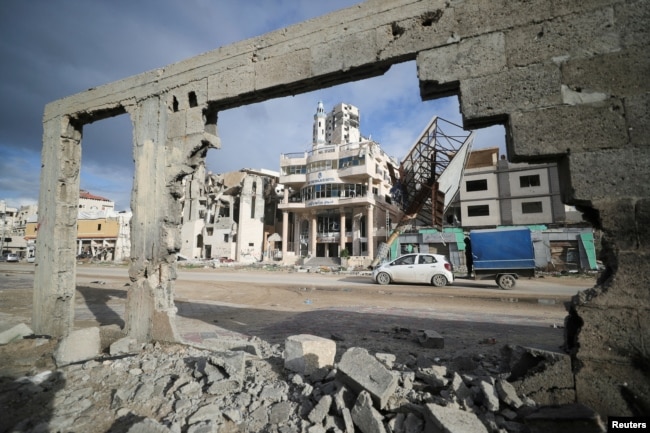 Hotel Grand Palace di Kota Gaza, tampak hancur, di tengah gencatan senjata antara Israel dan Hamas, 6 Februari 2025. (Dawoud Abu Alkas/REUTERS)