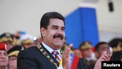 Militares y civiles relacionados al proceso revolucionario que inició Hugo Chávez acusan de Maduro de llevar al fracaso los ideales y conquistas de la revolución.