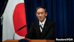 Yoshihide Suga berbicara selama konferensi pers menyusul pengukuhannya sebagai Perdana Menteri Jepang di Tokyo, Jepang 16 September 2020. (Foto: Carl Court via REUTERS)