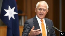 Prime Minister Malcolm Turnbull holds his hand out as he speaks to the media during a press conference at Parliament House in Canberra, Australia, May 8, 2016. 