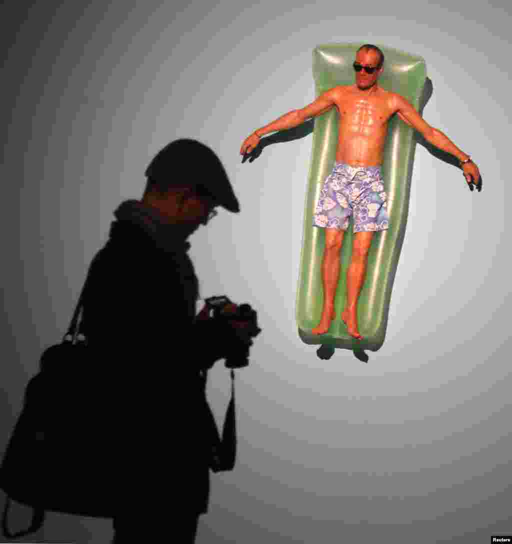 بے جان مجسموں پر حقیقت کا گمان