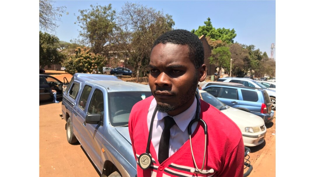 Peter Gabriel Mugombeyi, acting president of Zimbabwe Hospital Doctors Association, says doctors will not resume work until the government reviews their salaries, in Harare, Sept. 3, 2019. (Columbus Mavhunga/VOA)