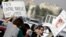 Des femmes manifestent contre le harcèlement sexuel au Caire, en Égypte, le 14 juin 2014.