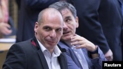 Greek Finance Minister Yanis Varoufakis (L) and Euclid Tsakalotos, Chief Economics spokesman of the Greek government attend a Eurozone finance ministers emergency meeting in Brussels, Belgium, June 24, 2015.