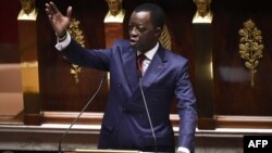 Le président du Parlement panafricain Roger Nkodo Dang lors d'une session devant l'Assemblée nationale à Paris, le 3 novembre 2015.