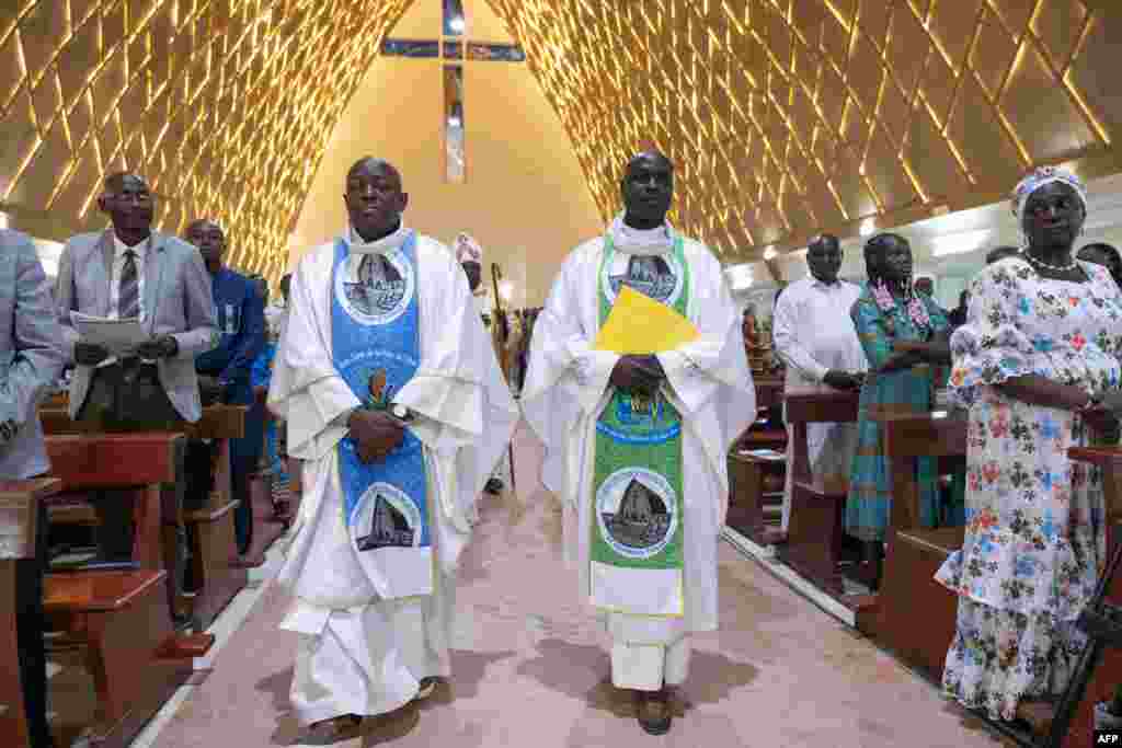 Catholic priests enter the church for the Christmas mass at the Notre Dame de la Paix Cathedral in N&#39;Djamena, Chad, Dec. 24, 2024.