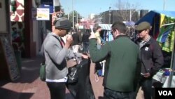 Touris k ap achte nan vil Johannesbourg, Afrik Di Sid