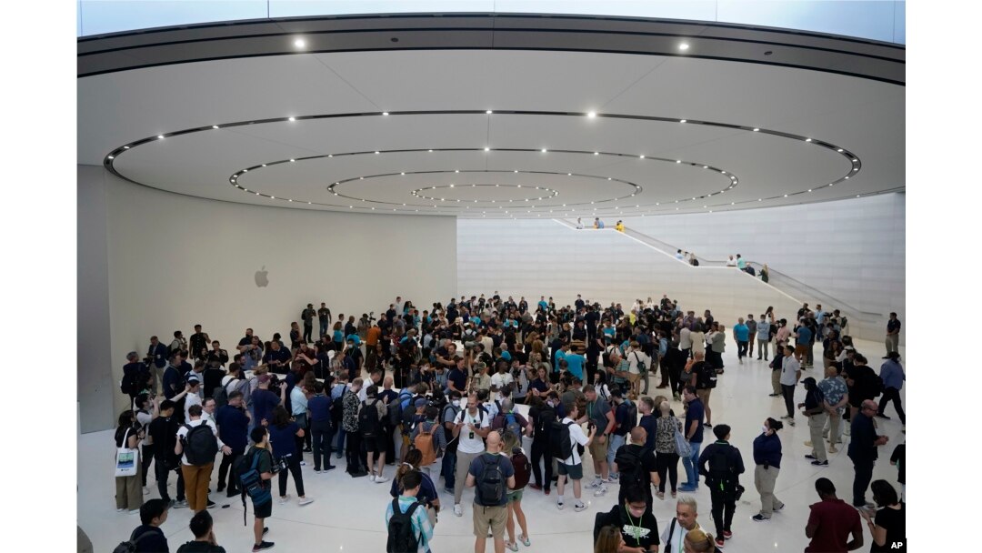 Apple'ın etkinliği şirketin merkezinin bulunduğu California eyaletinin Cupertino kentinde düzenlendi.
