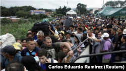 El puente internacional Simón Bolívar en Cúcuta, Colombia, es uno de los cruces fronterizos más utilizados por los venezolanos que buscan salir de su país.