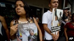 En la imagen, venezolanos protestan contra el juicio al líder opositor Leopoldo López en julio.