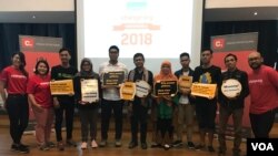 Para penggagas petisi dan pegiat Change.org berpose usai catatan akhir tahun dinamika gerakan digital 2018 di Jakarta, Kamis (20/12/2018) siang. (Foto: VOA/Rio Tuasikal)