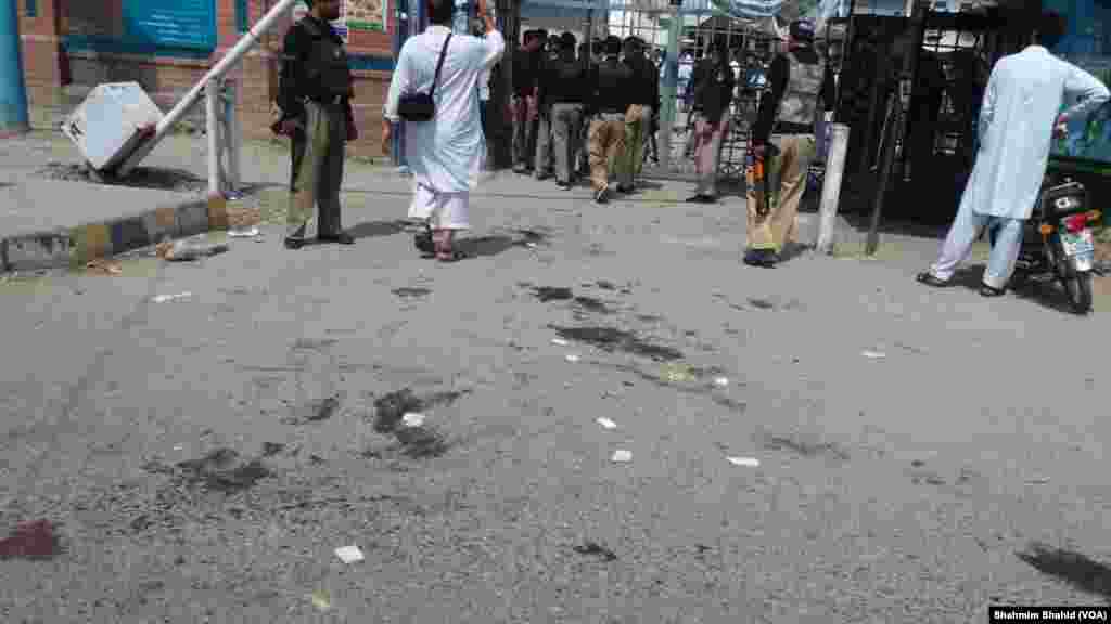 Photo from scene of suicide bombing targeting a court complex in Mardan, Khyber Pakhtunkhwa province, Pakistan, Sept. 2, 2016.&nbsp; (Photo: VOA Urdu Service)