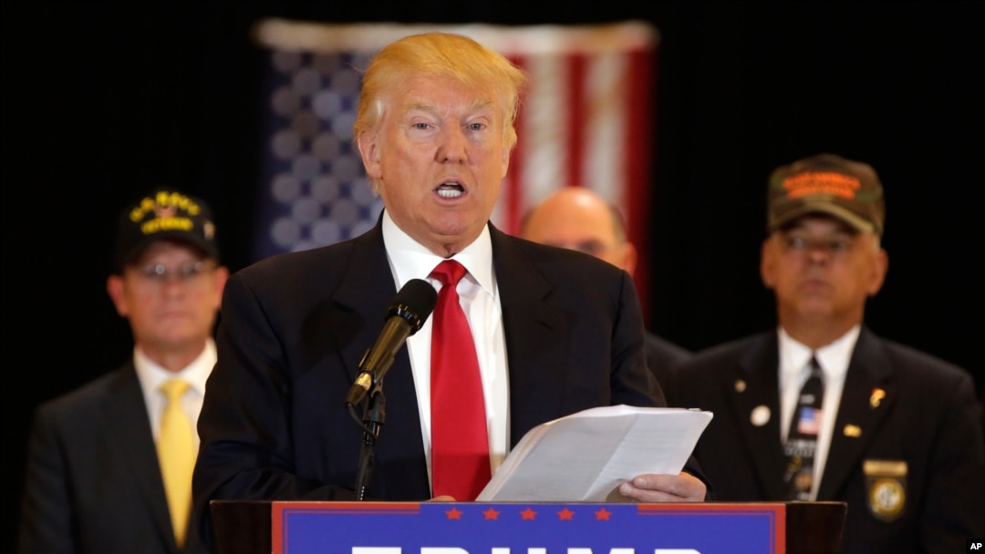 Calon presiden Partai Republik Donald Trump mengumumkan hasil pengumpulan dana untuk veteran, di New York, Selasa (31/5).
