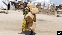 Une jeune fille déplacée dans le camp de Maiduguri, Nigeria, le 28 août 2016.