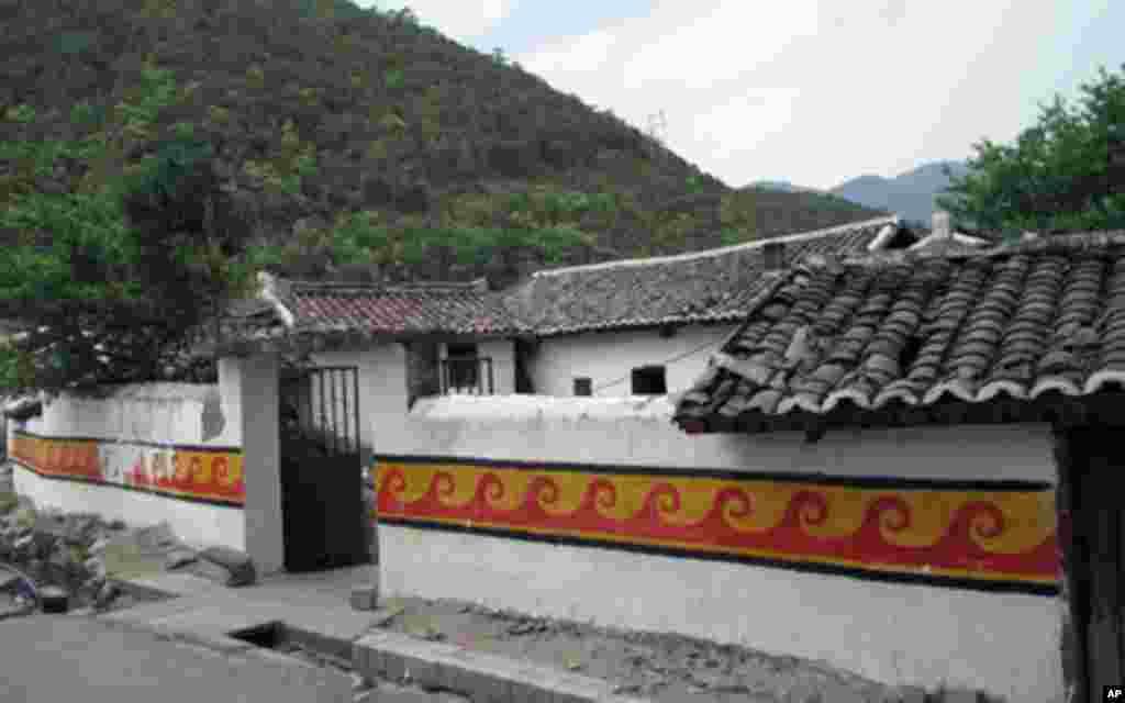 彝海乡的村民及民居