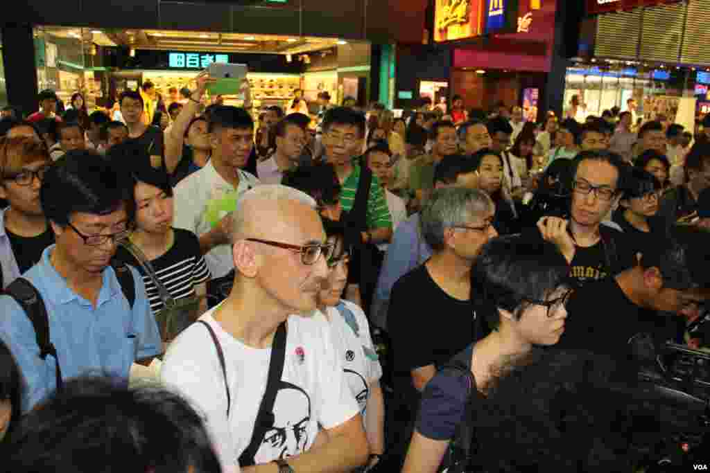 香港多个团体在旺角举办悼念李旺阳“被自杀”一周年（美国之音海彦拍摄）