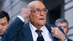 Jueza declara en desacato a Rudy Giuliani