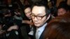 South Korean President Park Geun-hye's spokesman Yoon Chang-jung surrounded by journalists leaves after a press conference in Seoul, South Korea, May 11, 2013. 