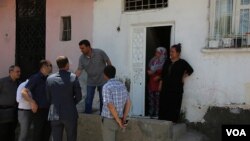 Diyarbakır’ın Sur İlçesi’nde boşaltılmasına karar verilen Ali Paşa ve Lalebey Mahallelerinde inceleme yapan baro yönetimi, tarihi yapıların da yıkıldığını söylüyor. (Foto: Mahmut Bozarslan - VOA)