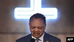 Le révérend Jesse Jackson a célébré la vie de la chanteuse Aretha Franklin à l’église de son père, New Bethel Baptist, lors d’un service le dimanche matin à Detroit, au Michigan, le 19 août 2018.