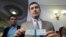 Народний депутат України Ігор Марков демонструє депутатське посвідчення під час брифінгу після засідання Верховної Ради України, Київ, 17 вересня 2013