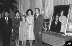 FILE - South Korean President Park Chung-hee and his daughter Park Geun-hye are pictured with U.S. President Jimmy Carter, U.S. first lady Rosalynn Carter and their daughter, Amy, at the Blue House in Seoul, South Korea, June 30, 1979.