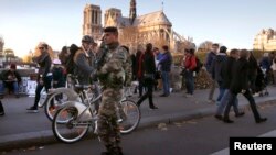 El auto fue hallado cerca de la catedral de Notre Dame, en París.