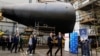 Урядовці з країн, що надають зброю Україні через фонд, який очолює Британія, відвідують суднобудівний завод Osborne Naval Shipyard в Аделаїді, Австралія, 22 березня 2024 року. AAP Image/Matt Turner via REUTERS