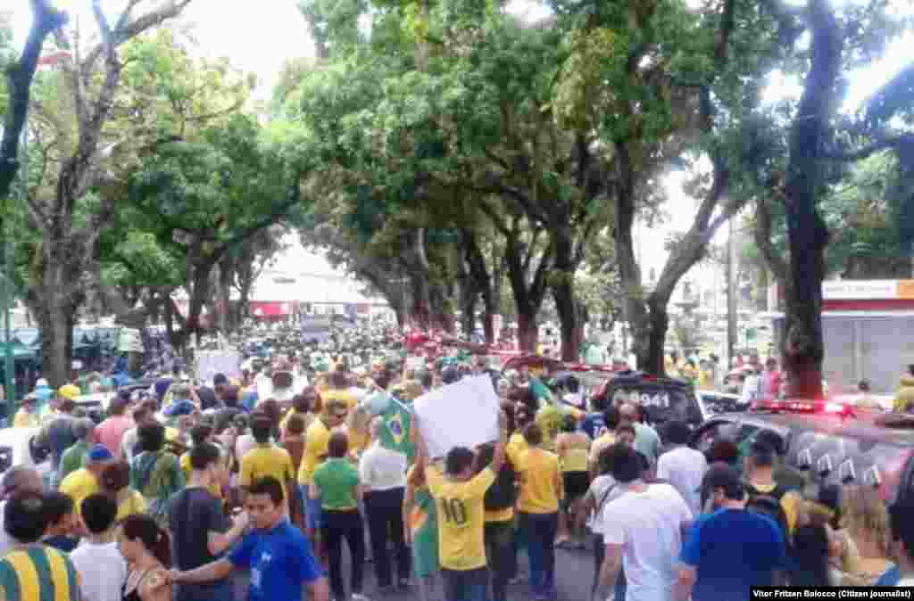 Manifestação em Belém do Pará, no Brasil - brasileiros querem Dilma fora do poder. 15 Março 2015