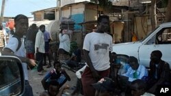 Somali refugees gather at an area in the village of Basateen near the Yemeni port city of Aden (File)