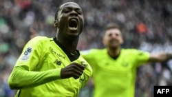 Lille's Ivorian forward Nicolas Pepe celebrates after scoring a goal during the L1 football match AS Saint-Etienne (ASSE) vs Lille (LOSC) on March 10, 2019, at the Geoffroy Guichard Stadium in Saint-Etienne, central France. (Photo by JEFF PACHOUD / AFP)