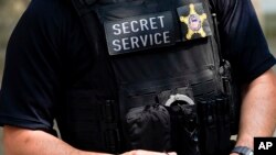 ARCHIVO - Un agente del Servicio Secreto, el 20 de julio de 2022, en Nueva York, EEUU. 
