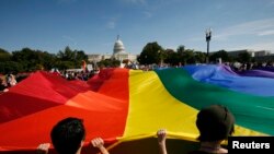 Las propuestas de Obama a favor de los derechos de los homosexuales, bisexuales y transexuales le otorgan popularidad en esta comunidad. 