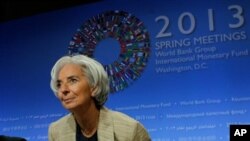 Direktur IMF Christine Lagarde menghadiri jumpa pers Bank Dunia di Washington, 20 April 2013. (AP Photo/Molly Riley)