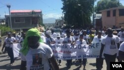 Protesters make their way to the Ministry of Justice, in Port-au-Prince, Haiti, June 16, 2019. (M. Vilme/VOA Creole)