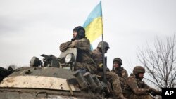 Українські військовики на передовій на Донеччині, 24 листопада 2022. (AP Photo/Roman Chop)