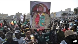 Candidat à la présidentielle de 2024, Ousmane Sonko accuse le président Macky Sall de vouloir l'écarter du scrutin par des procédures judiciaires. 