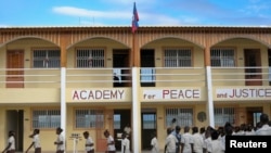 Yon lekòl ann Ayiti yo rele Academy for Peace and Justice, ke prèt Katolik yo ap dirije, nan Pòtoprens. Foto achiv : 9 janvye 2012.