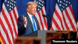 24일 도널드 트럼프 미국 대통령이 노스캐롤라이나주 샬럿에서 열린 공화당 전당대회 개막식에서 연설하고 있다.