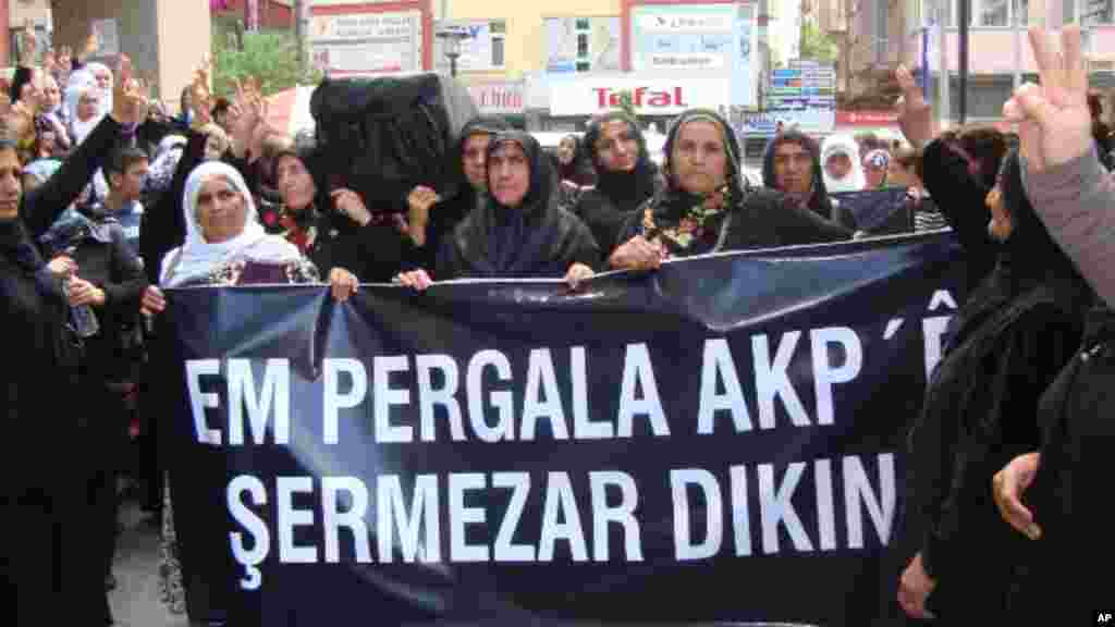 Roja Cîhanî ya Dayikan li Dîyarbekirê