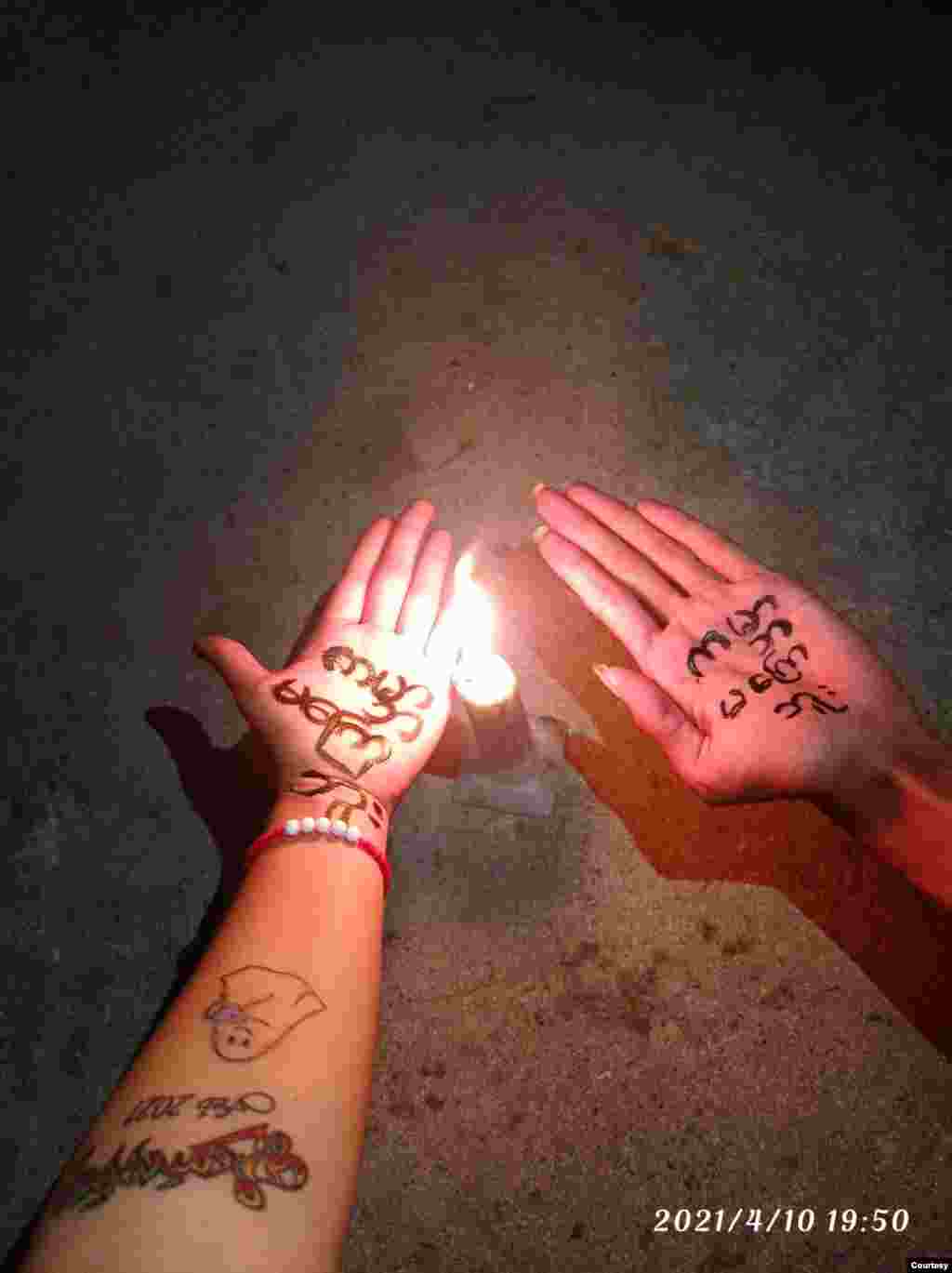 တောင်ကြီးမြို့မှာ ပြုလုပ်ခဲ့တဲ့ စစ်အာဏာရှင်ဆန့်ကျင်ရေး လက်ဝါးသပိတ်။