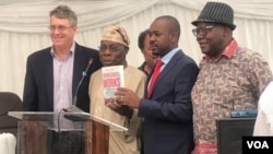 UMnu. Greg Mills, uMnu. Olusegun Obasanjo, uMnu. Nelson Chamisa loMnu. Tendai Biti ngoLwesine eHarare, March 28, 2019.