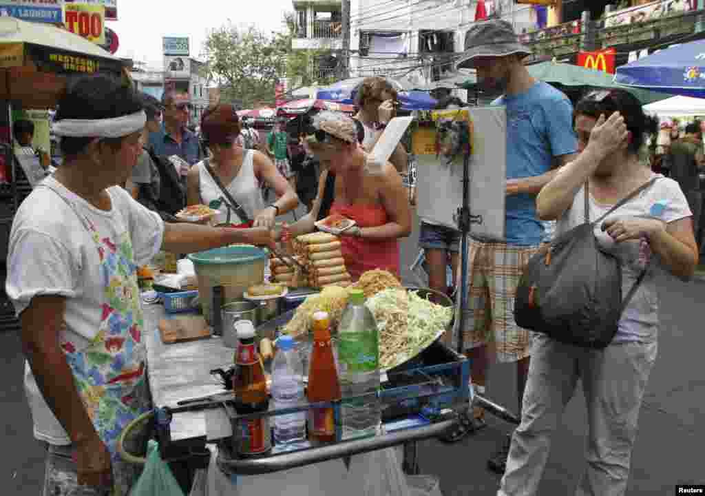 بنکاک کا شمار دنیا کے اُن شہروں میں ہوتا ہے جو سیاحوں میں سب سے زیادہ مقبول ہیں۔