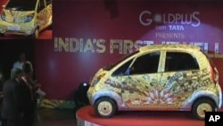 اولین موتر که با طلا و جواهرات ساخته شده است.